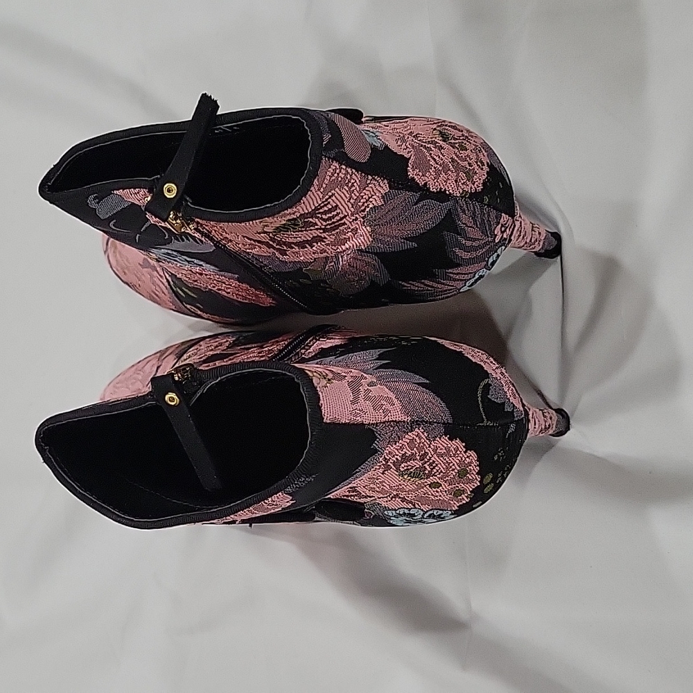 Heels - Picture 3 of 3